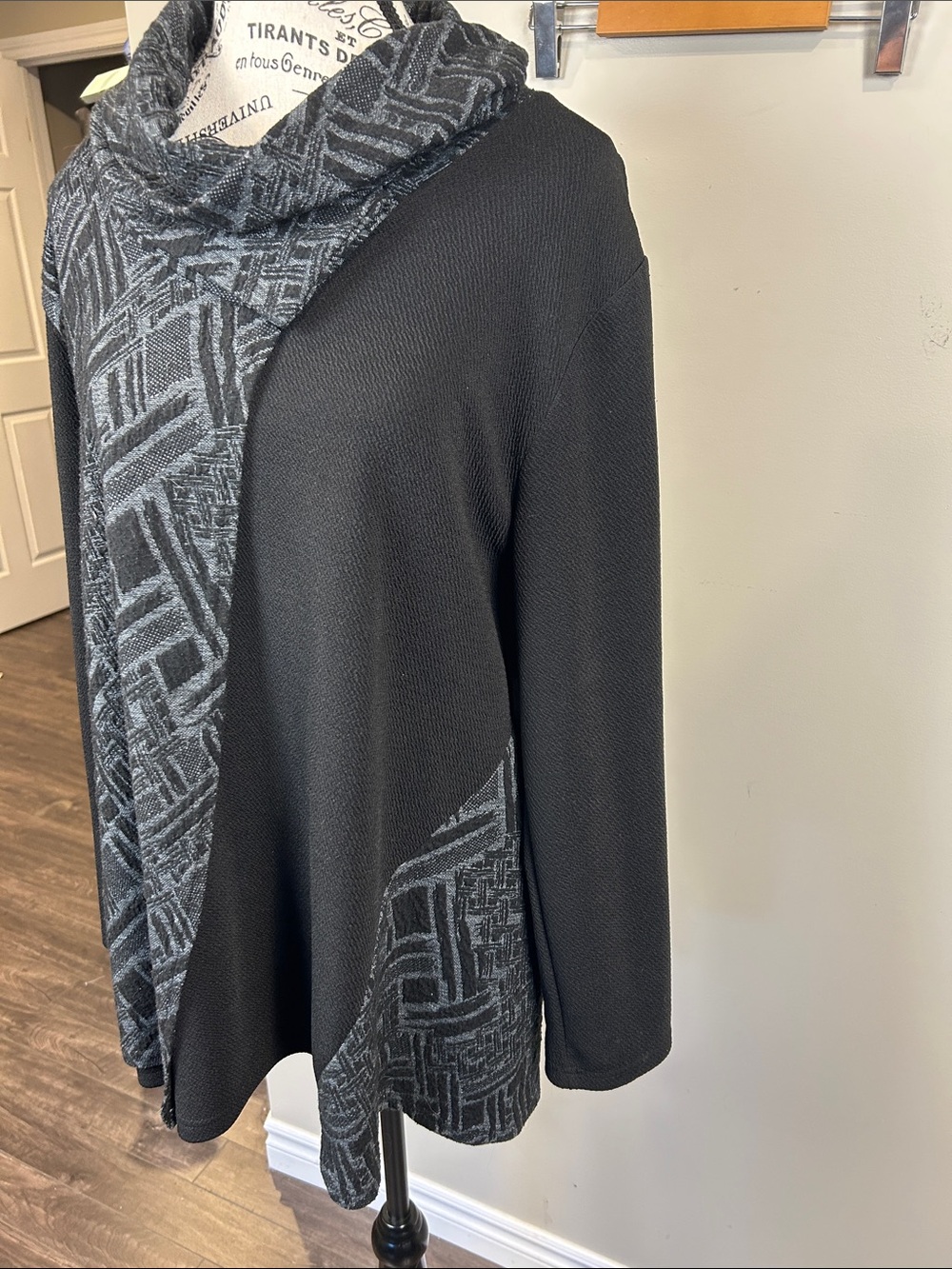 Black Grey Abstract Cowl Neck Tunic Top Pockets Size XL - Picture 2 of 8